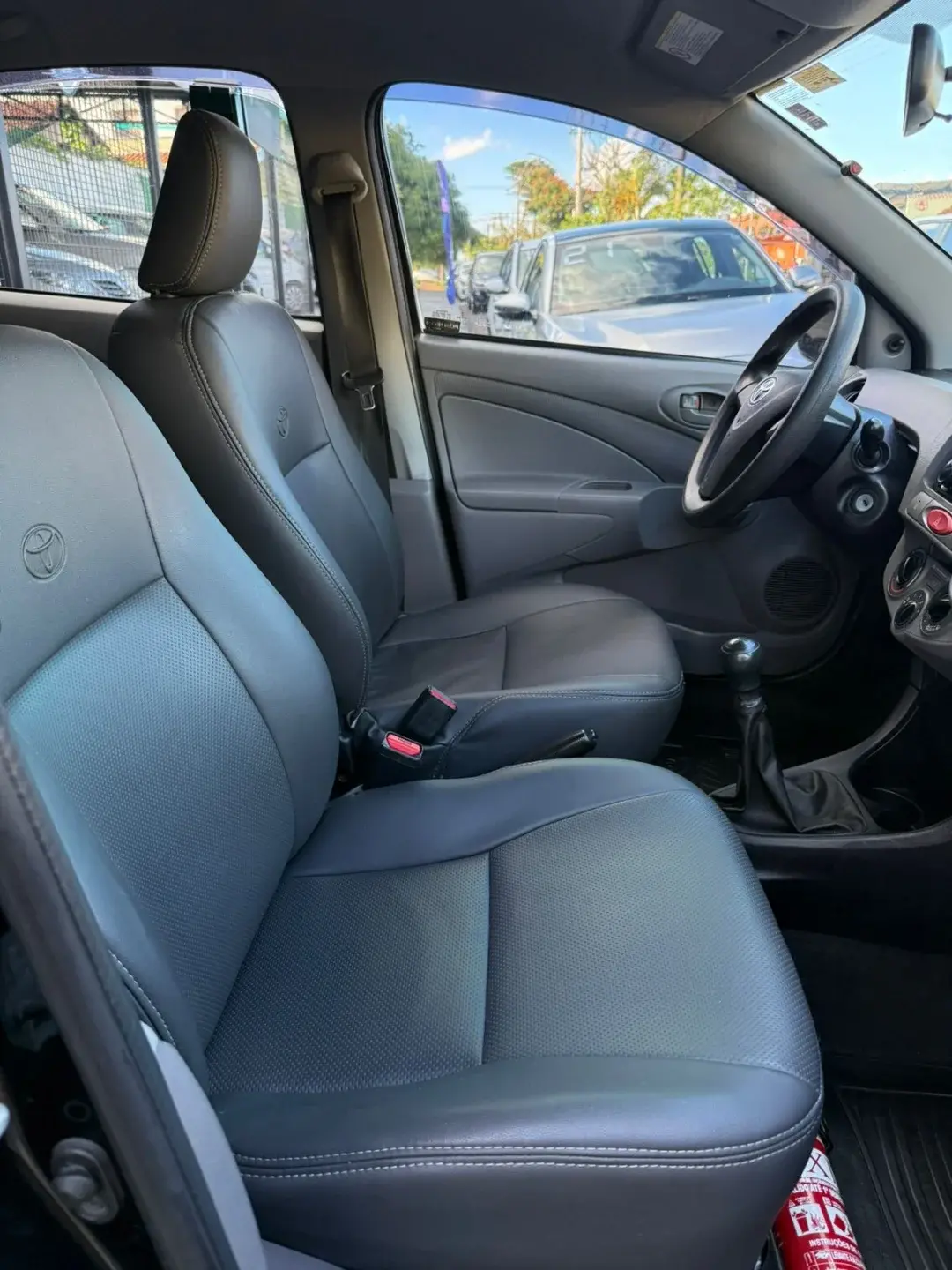 TOYOTA Etios Hatch - Foto