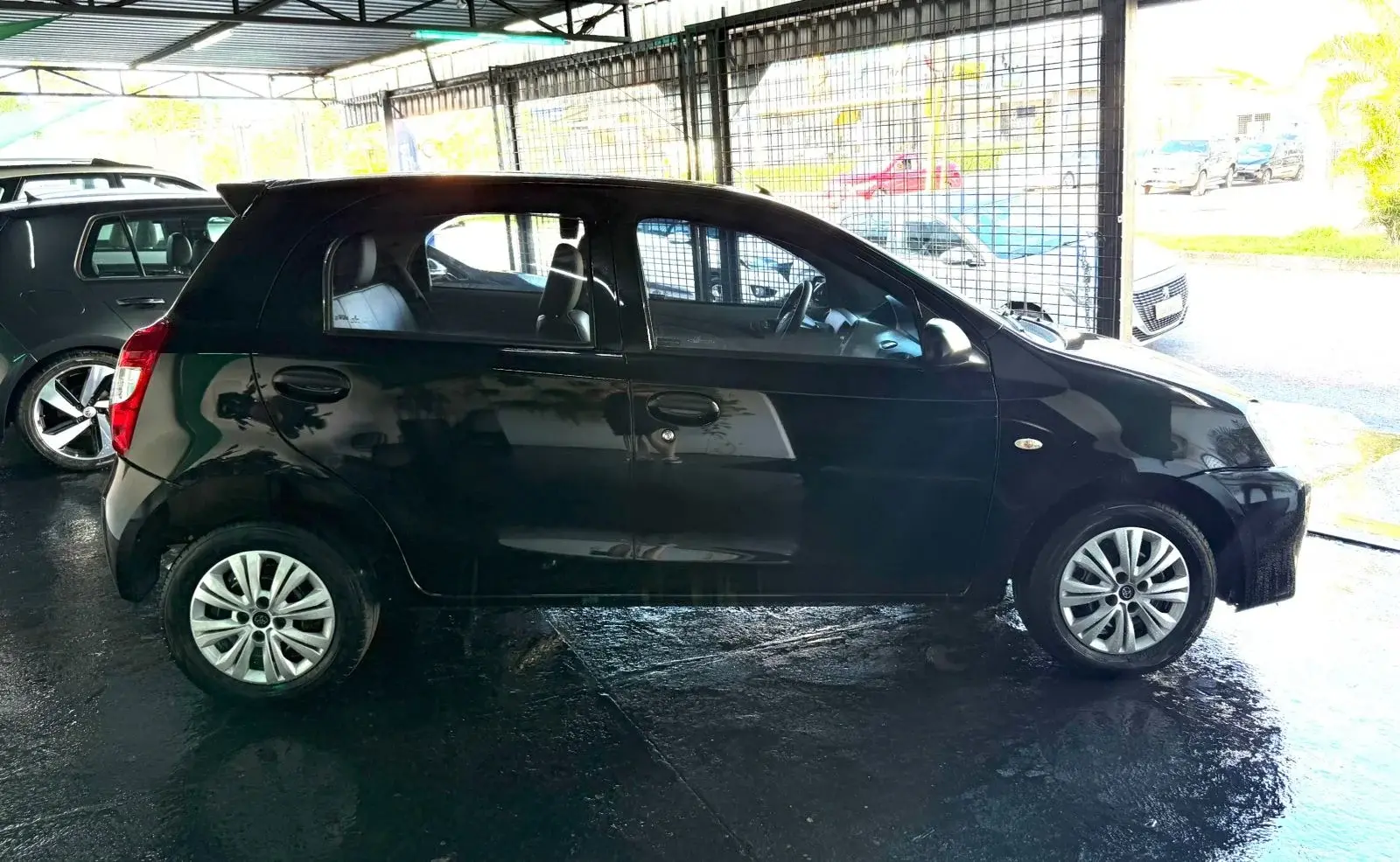 TOYOTA Etios Hatch - Foto