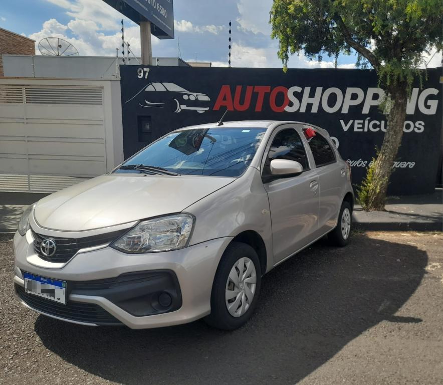 TOYOTA Etios Hatch - Foto