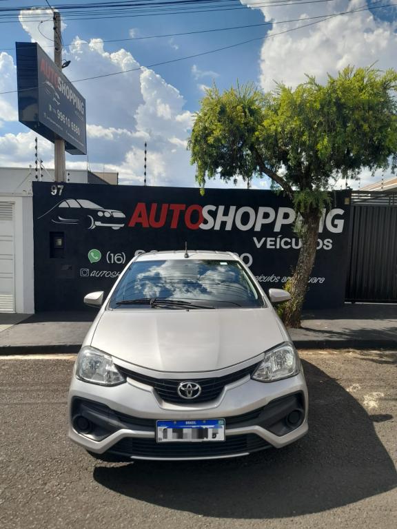 TOYOTA Etios Hatch - Foto