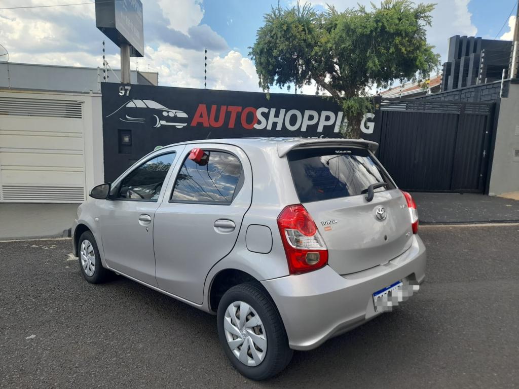 TOYOTA Etios Hatch - Foto