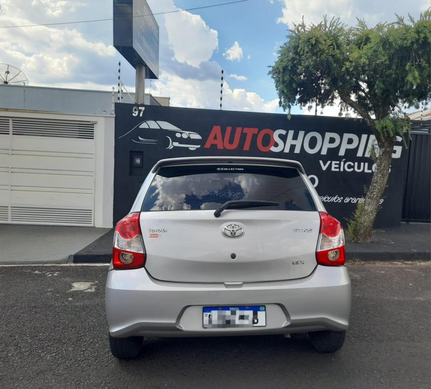 TOYOTA Etios Hatch - Foto