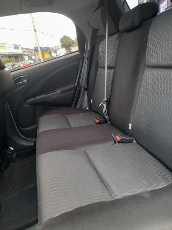 TOYOTA Etios Hatch - Foto
