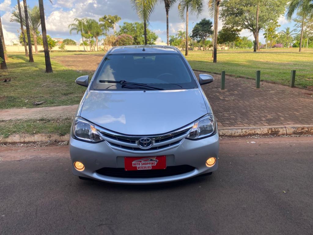 TOYOTA Etios Hatch - Foto