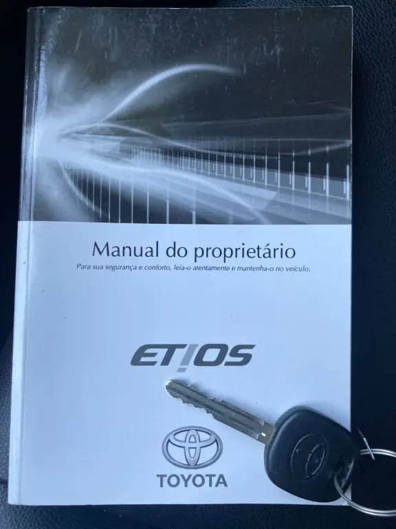 TOYOTA Etios Hatch - Foto