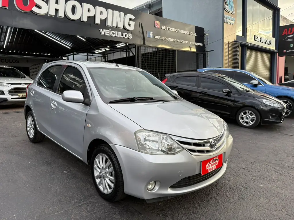 TOYOTA Etios Hatch