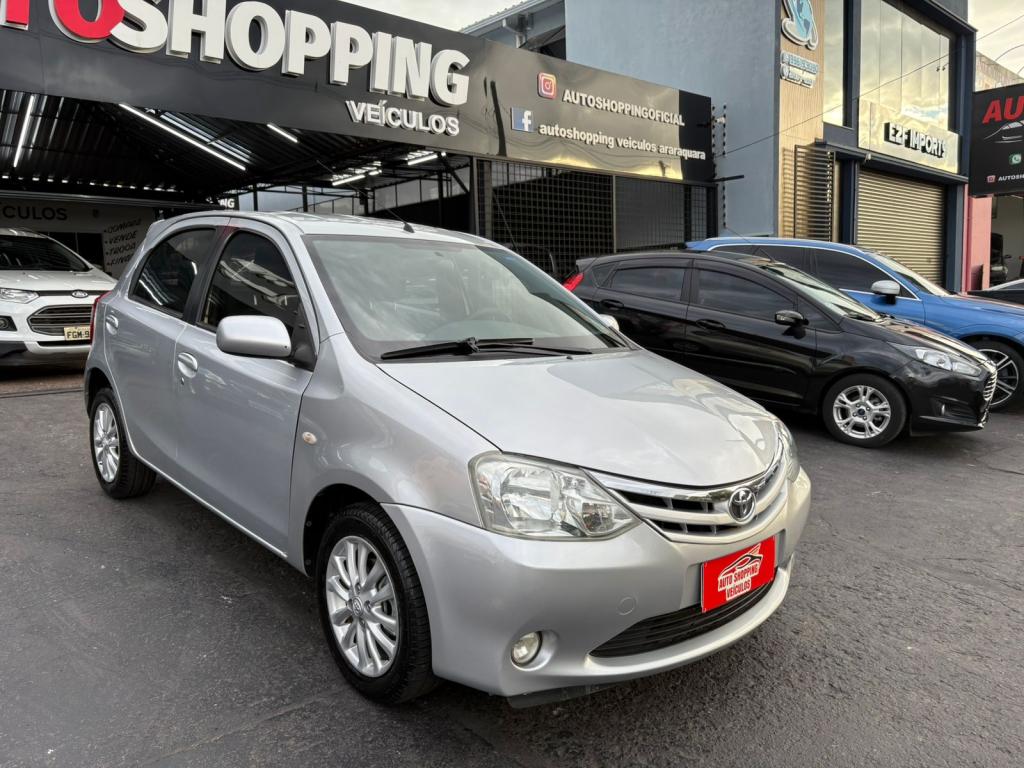 TOYOTA Etios Hatch - Foto