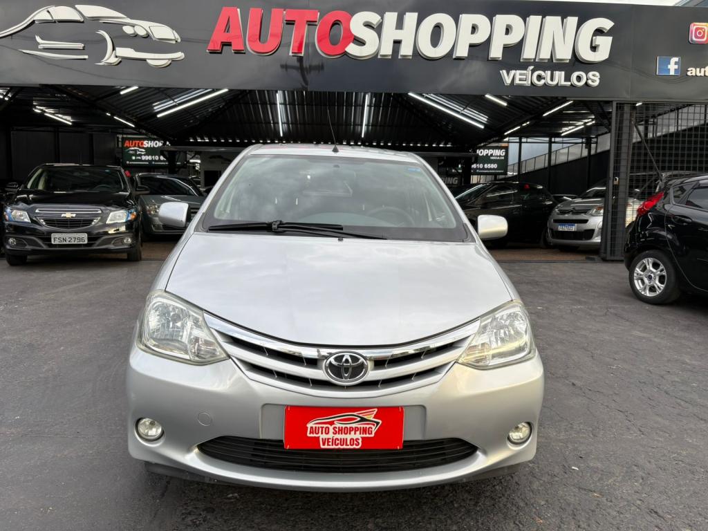 TOYOTA Etios Hatch - Foto