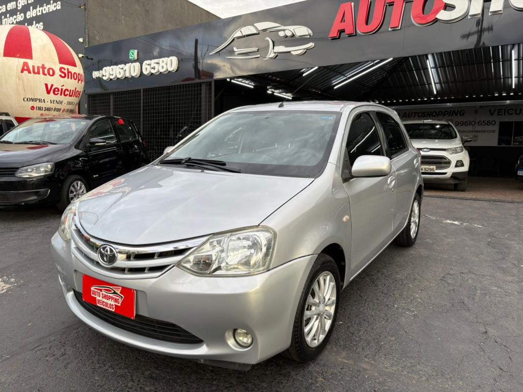 TOYOTA Etios Hatch - Foto