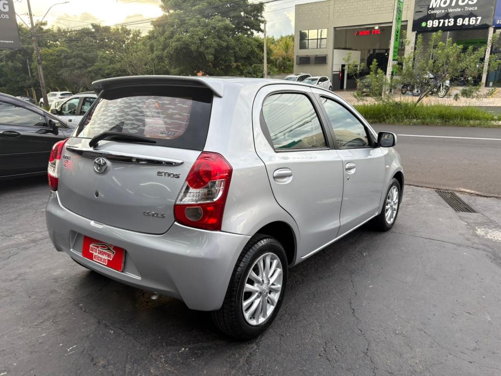 TOYOTA Etios Hatch - Foto