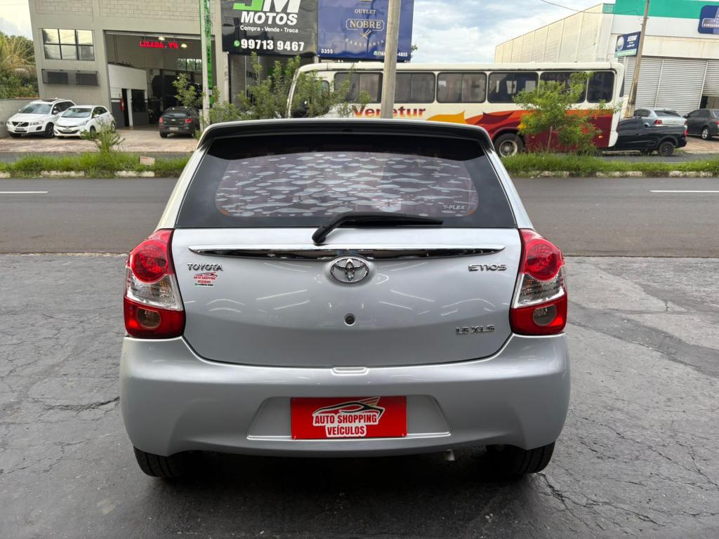 TOYOTA Etios Hatch - Foto