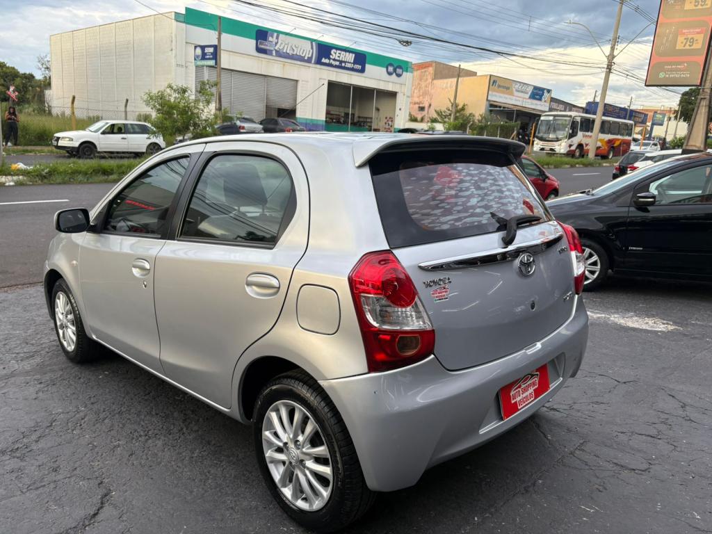 TOYOTA Etios Hatch - Foto
