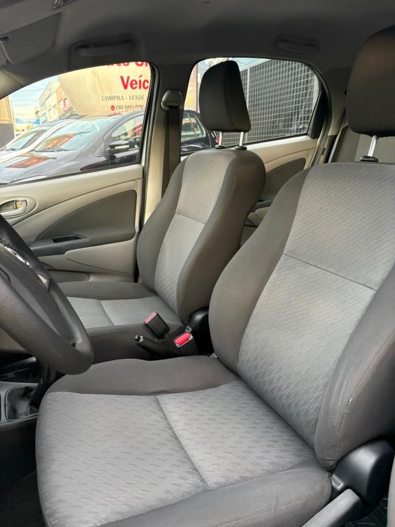 TOYOTA Etios Hatch - Foto