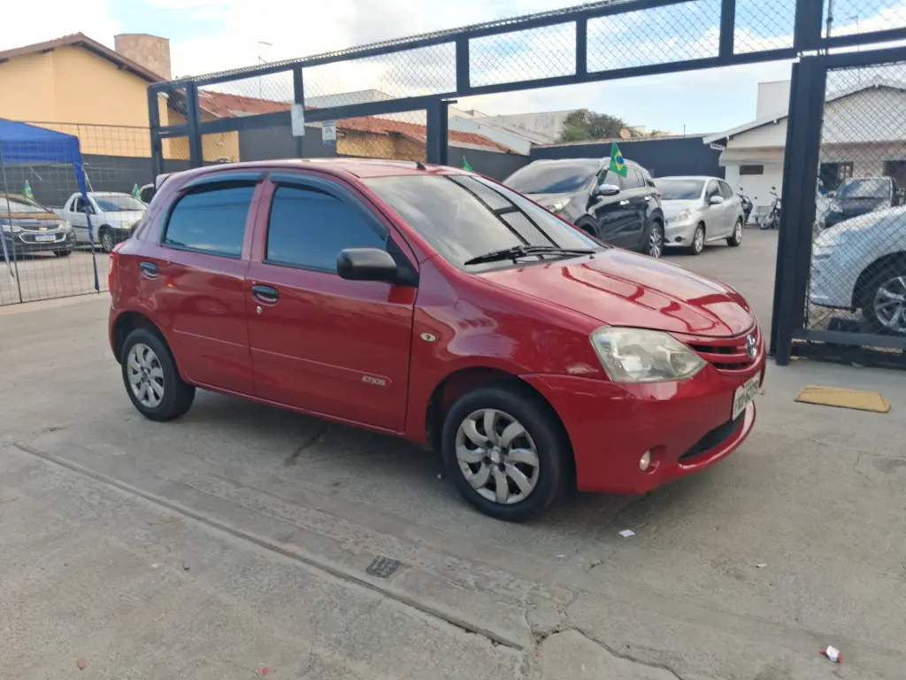 TOYOTA Etios Hatch