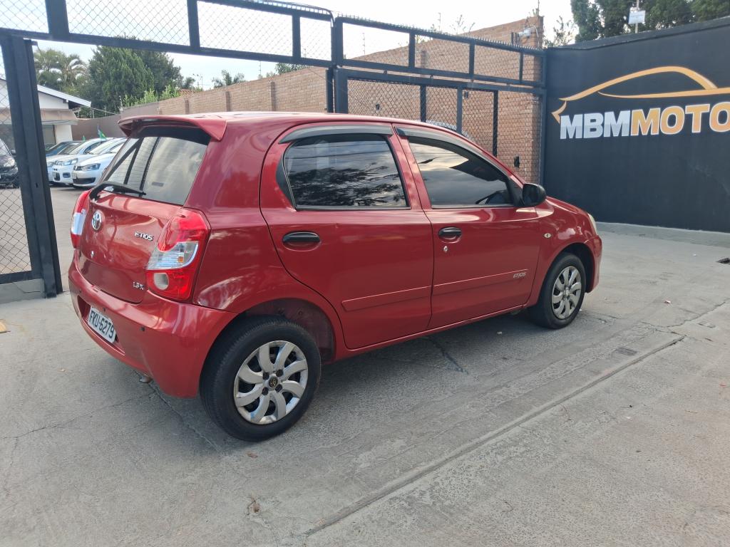 TOYOTA Etios Hatch - Foto
