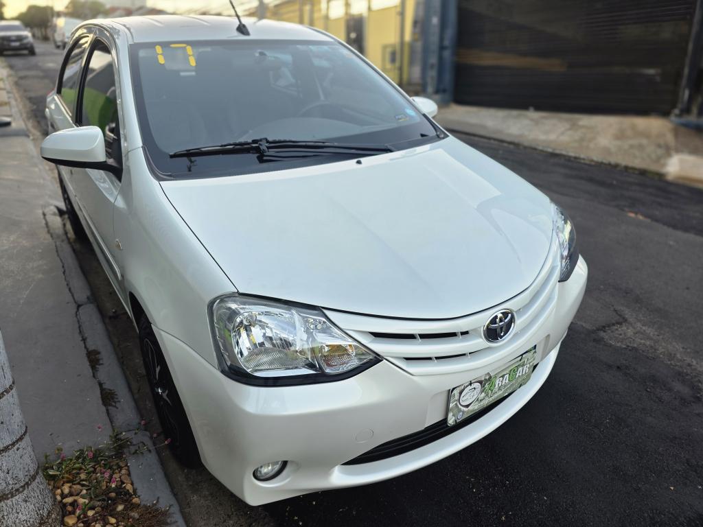 TOYOTA Etios Hatch