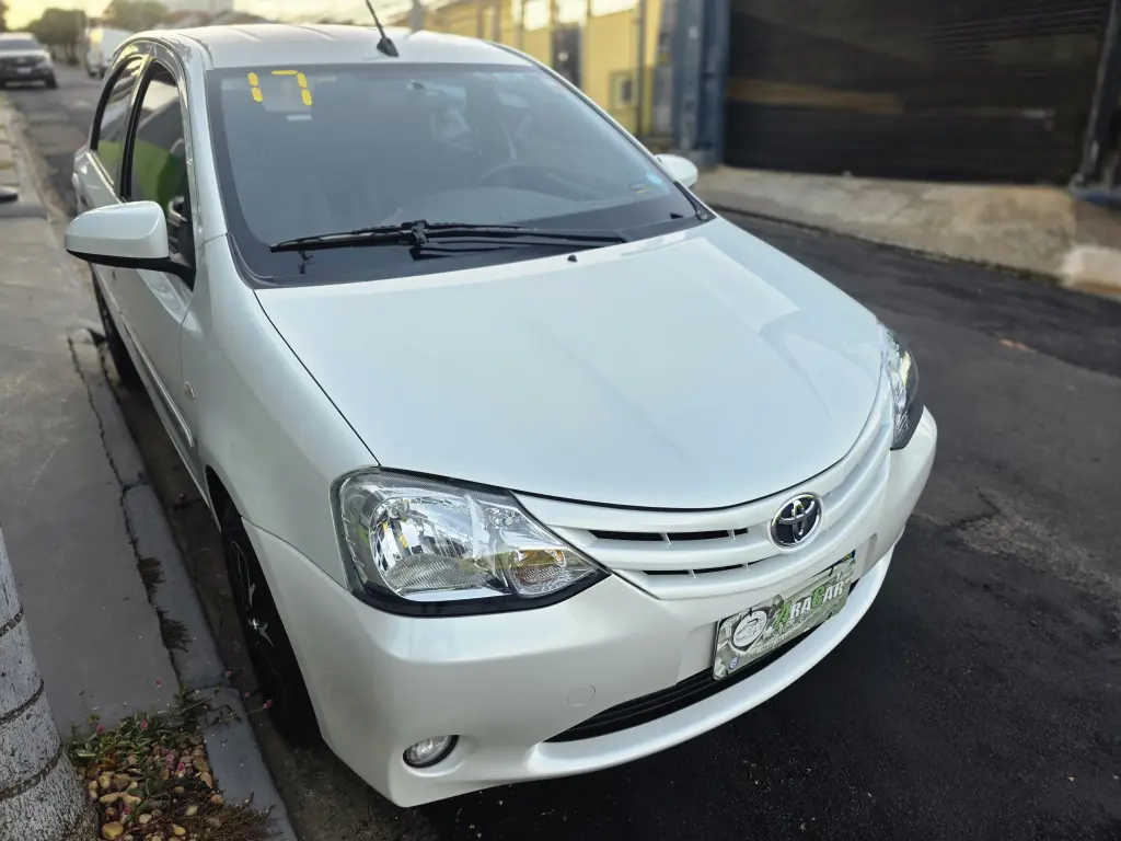 TOYOTA Etios Hatch