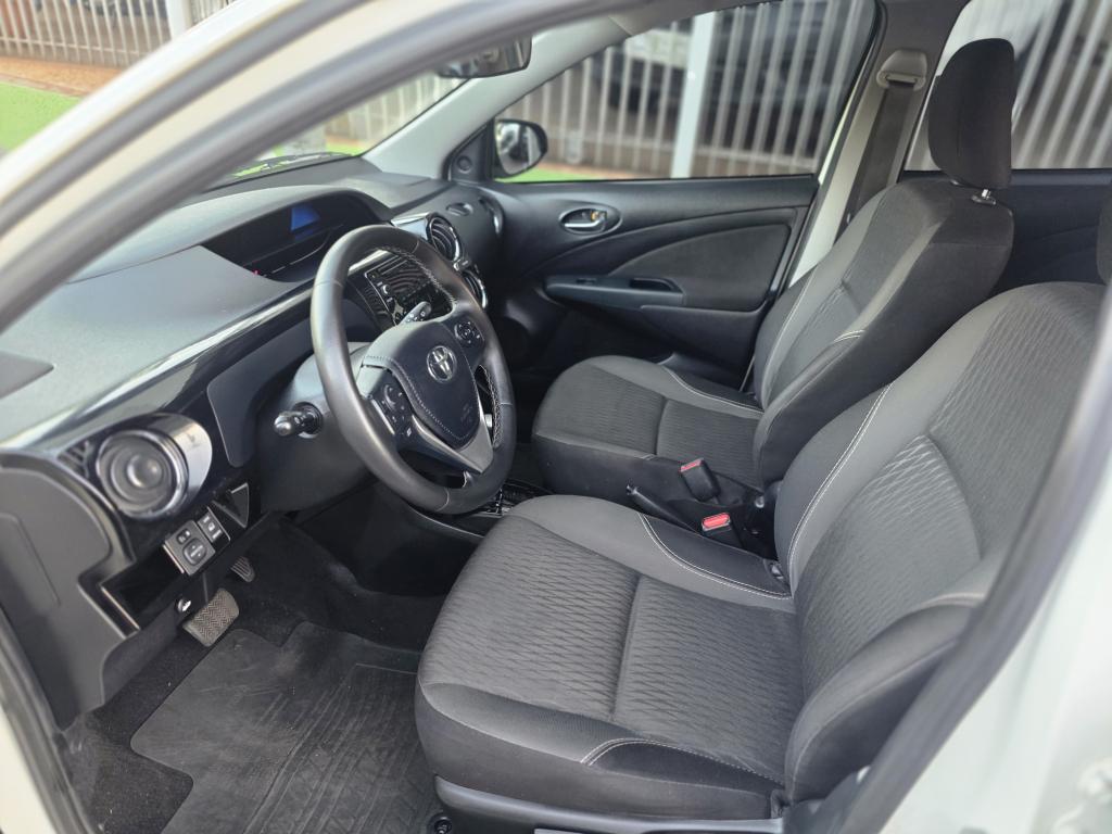 TOYOTA Etios Hatch - Foto
