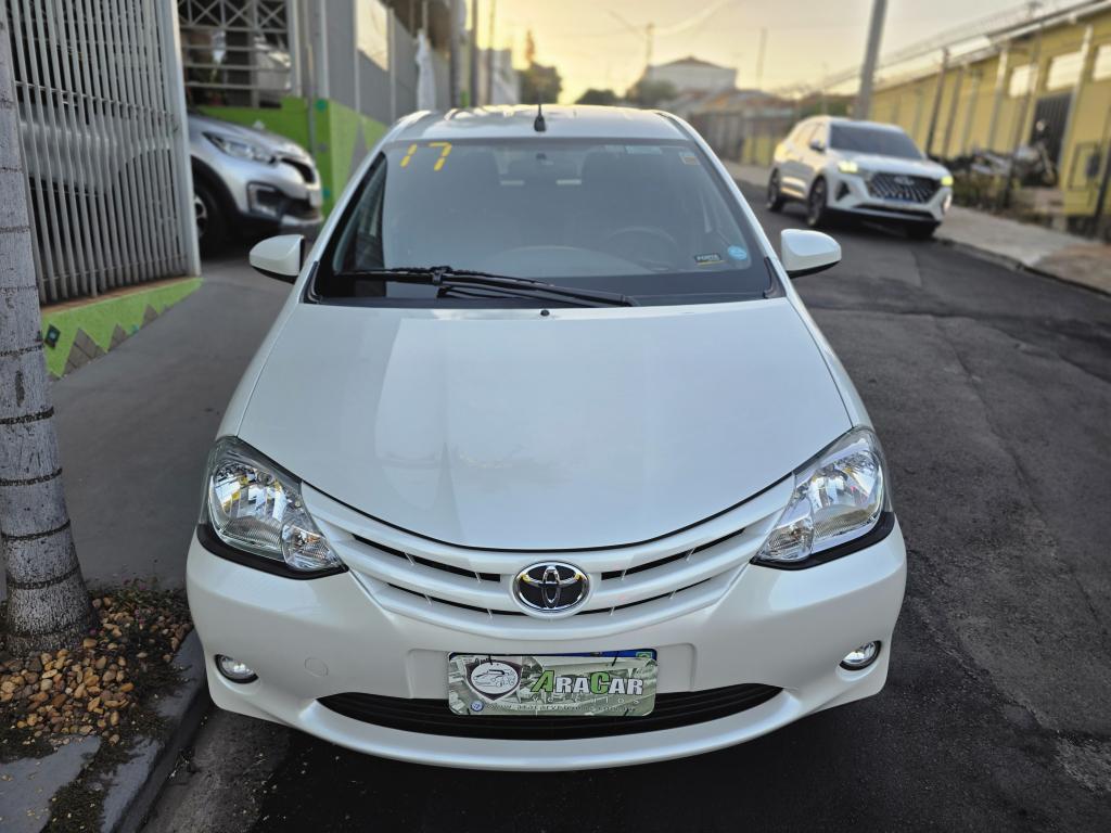 TOYOTA Etios Hatch - Foto