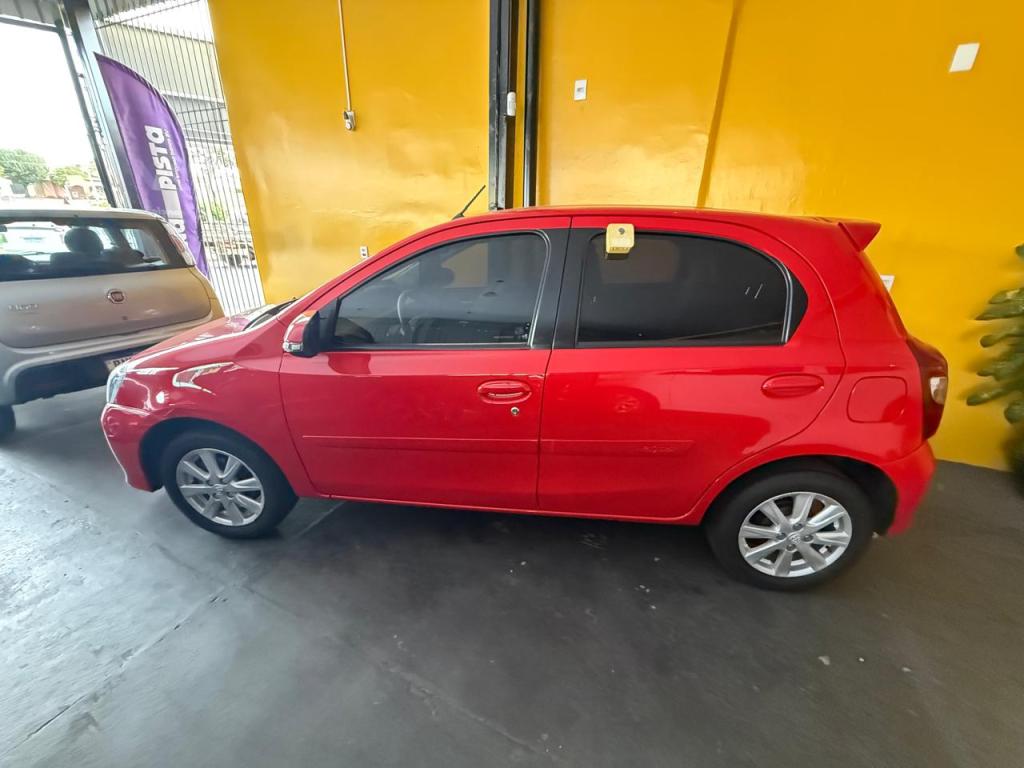 TOYOTA Etios Hatch - Foto