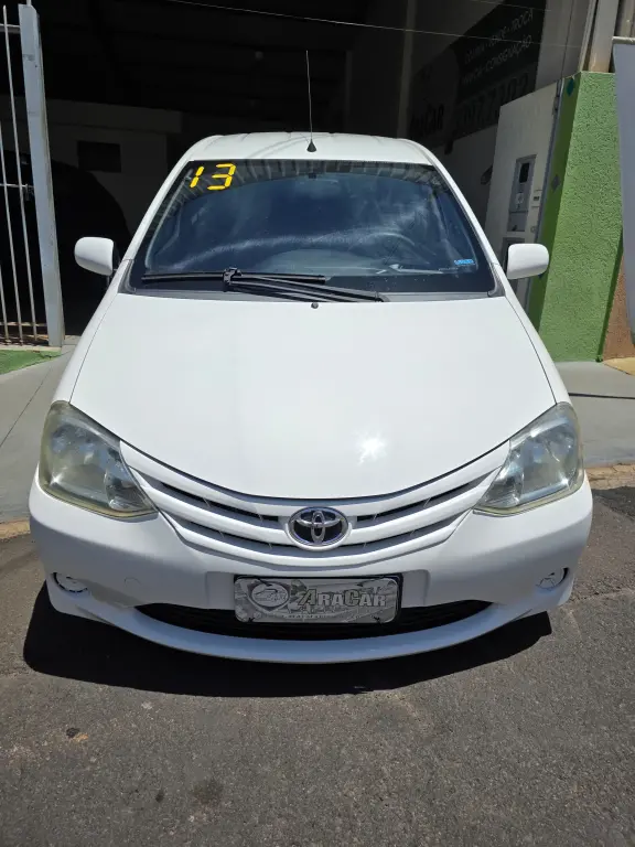 TOYOTA Etios Hatch