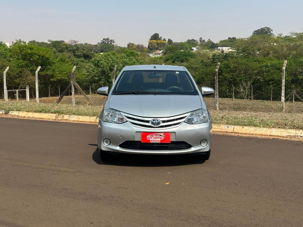 TOYOTA Etios Sedan - Miniatura