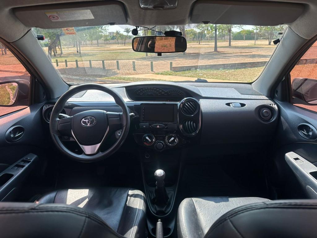 TOYOTA Etios Sedan - Miniatura