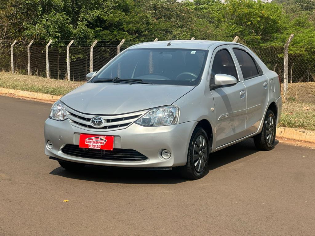 TOYOTA Etios Sedan - Miniatura