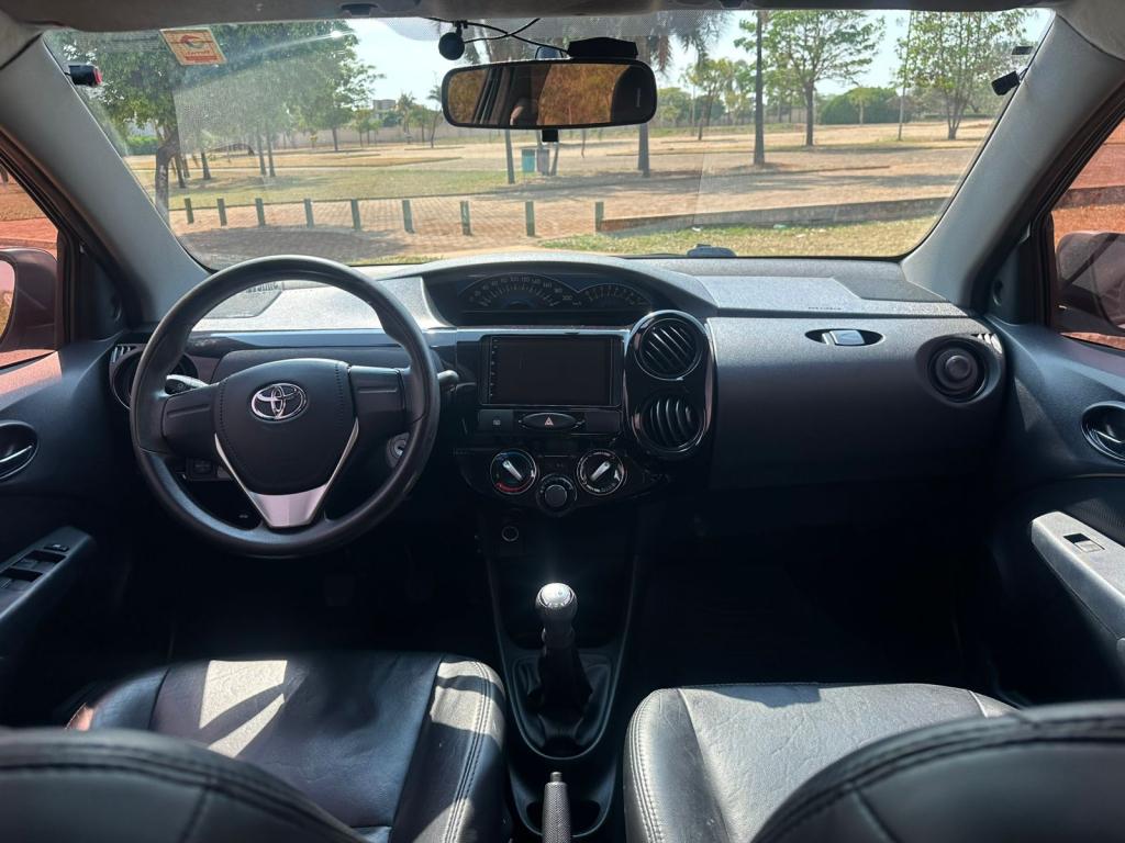 TOYOTA Etios Sedan - Miniatura