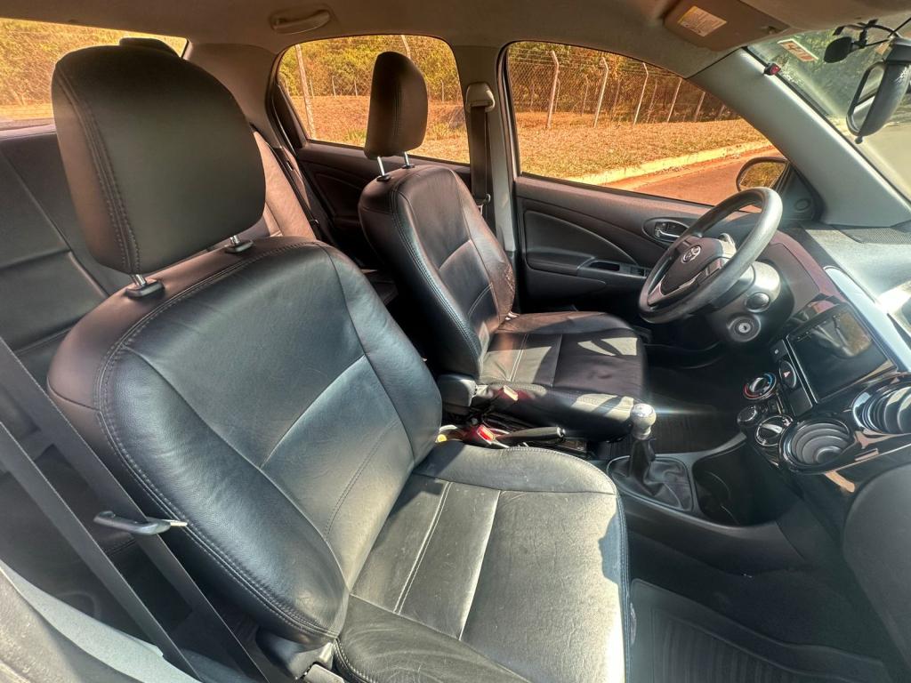TOYOTA Etios Sedan - Miniatura