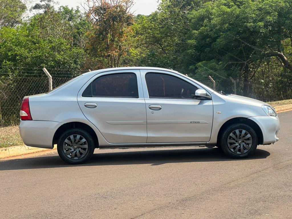 TOYOTA Etios Sedan - Miniatura