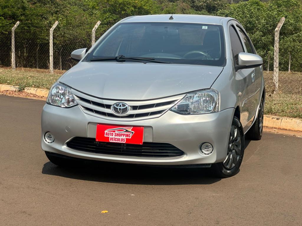 TOYOTA Etios Sedan - Miniatura