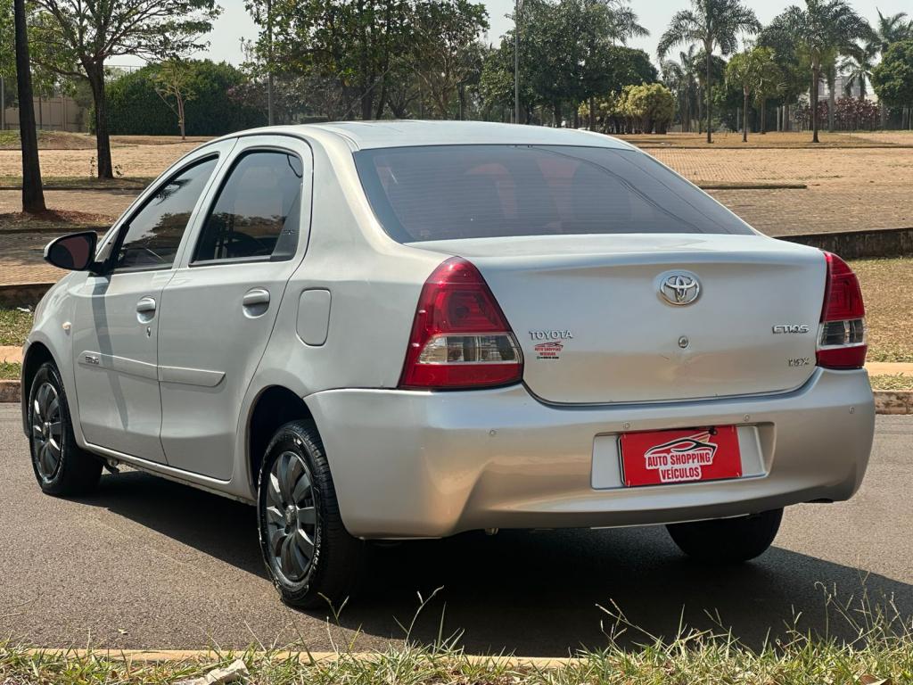 TOYOTA Etios Sedan - Miniatura