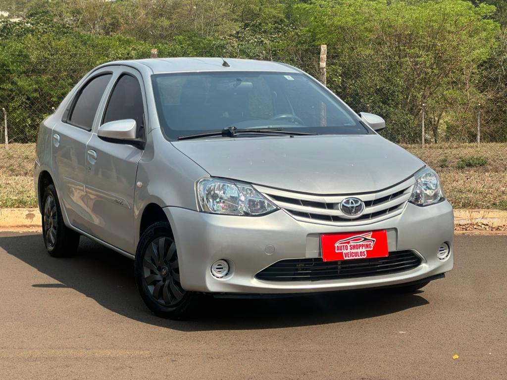 TOYOTA Etios Sedan - Miniatura