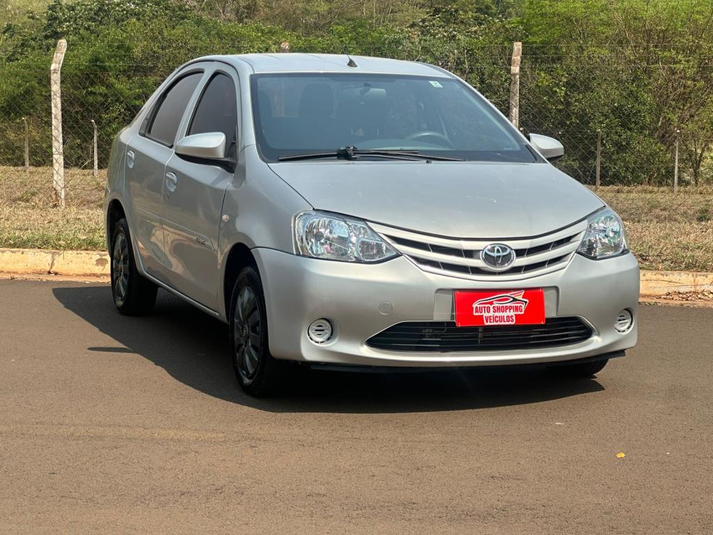 TOYOTA Etios Sedan - Miniatura