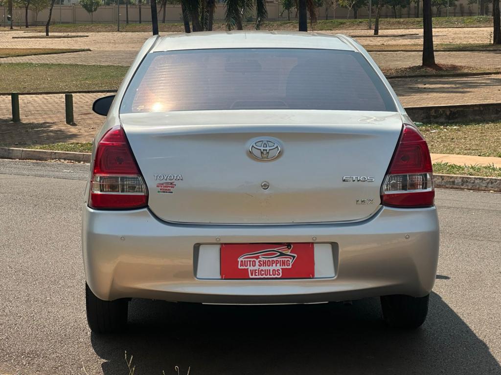 TOYOTA Etios Sedan - Miniatura