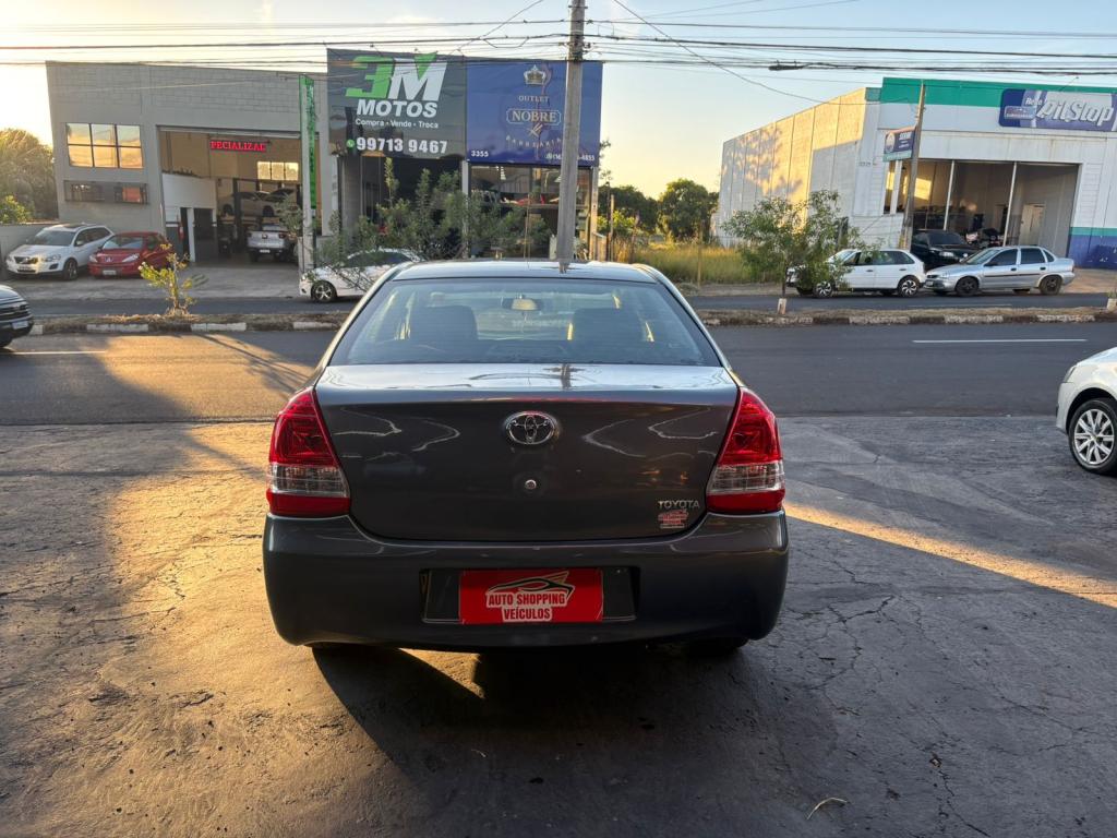 TOYOTA Etios Sedan - Foto