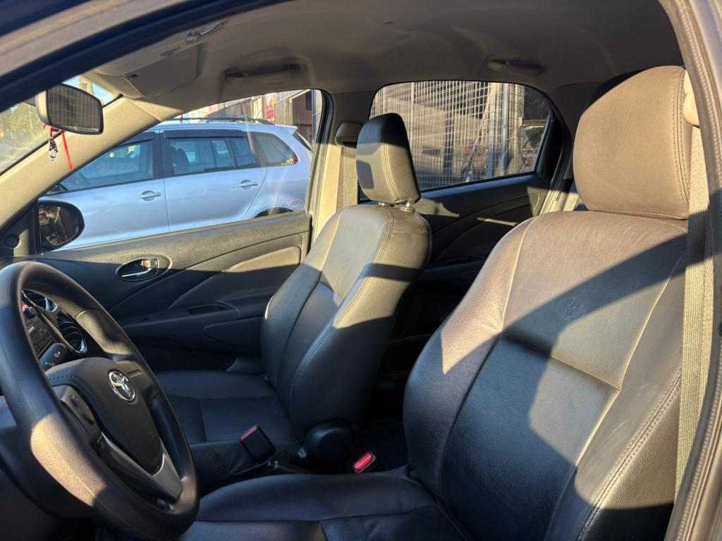 TOYOTA Etios Sedan - Foto