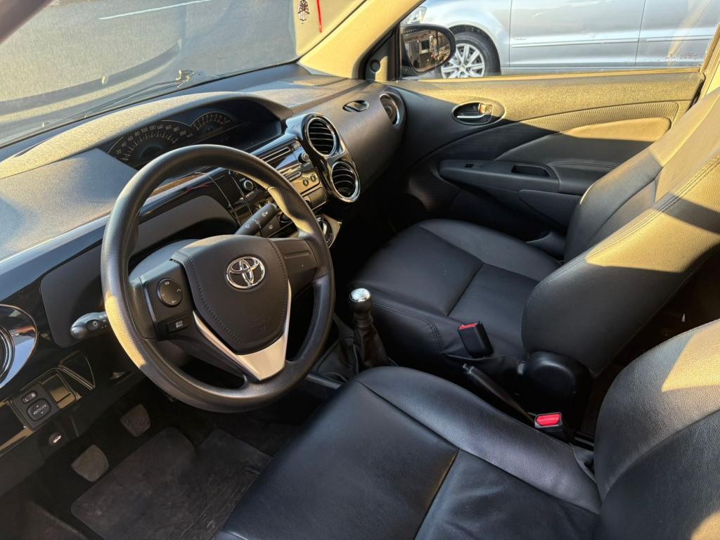 TOYOTA Etios Sedan - Foto