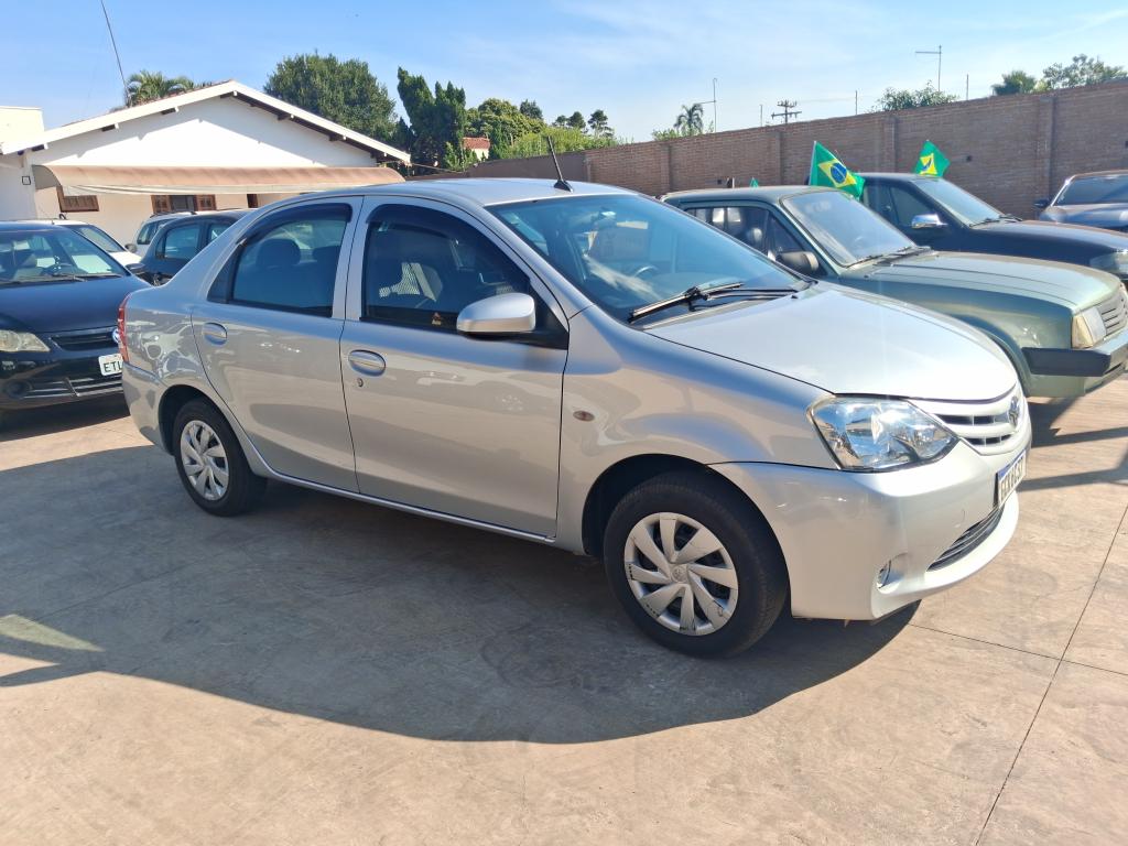 TOYOTA Etios Sedan - Foto