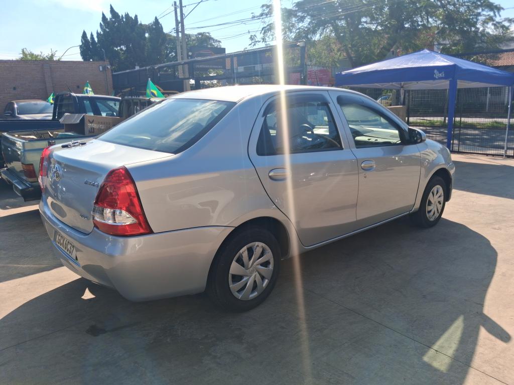 TOYOTA Etios Sedan - Foto