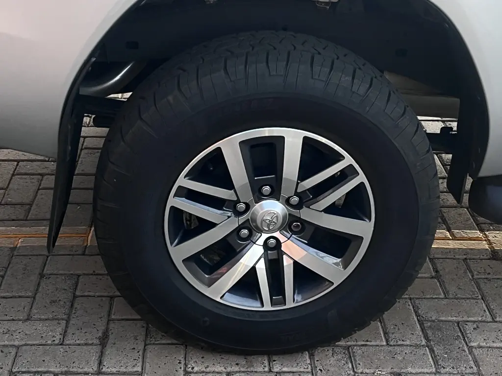 TOYOTA Hilux Caminhonete - Miniatura