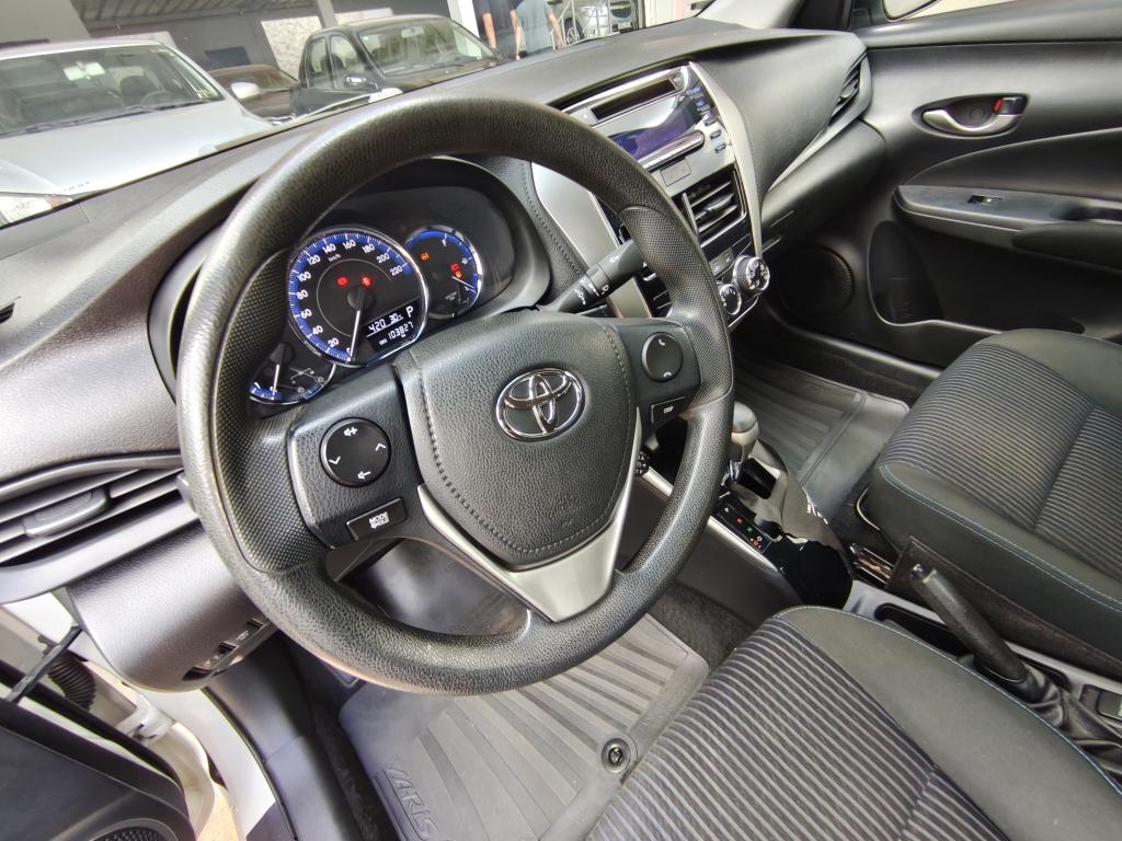 TOYOTA Yaris Sedan - Foto