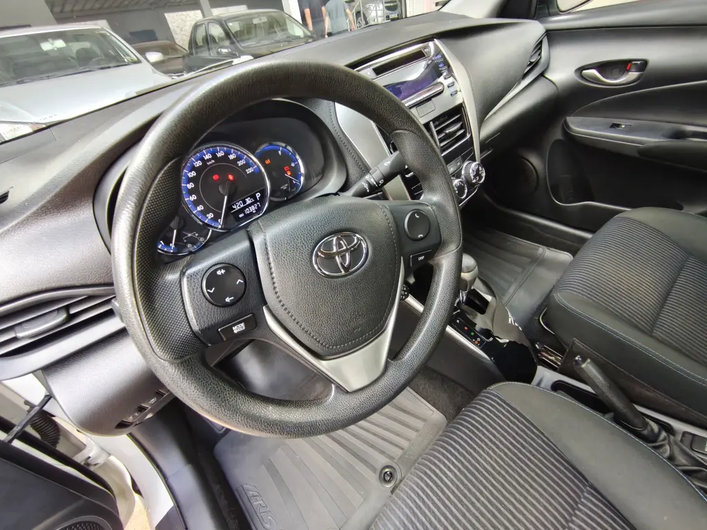 TOYOTA Yaris Sedan - Foto
