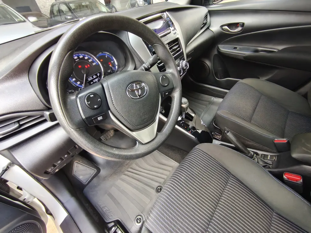 TOYOTA Yaris Sedan - Foto