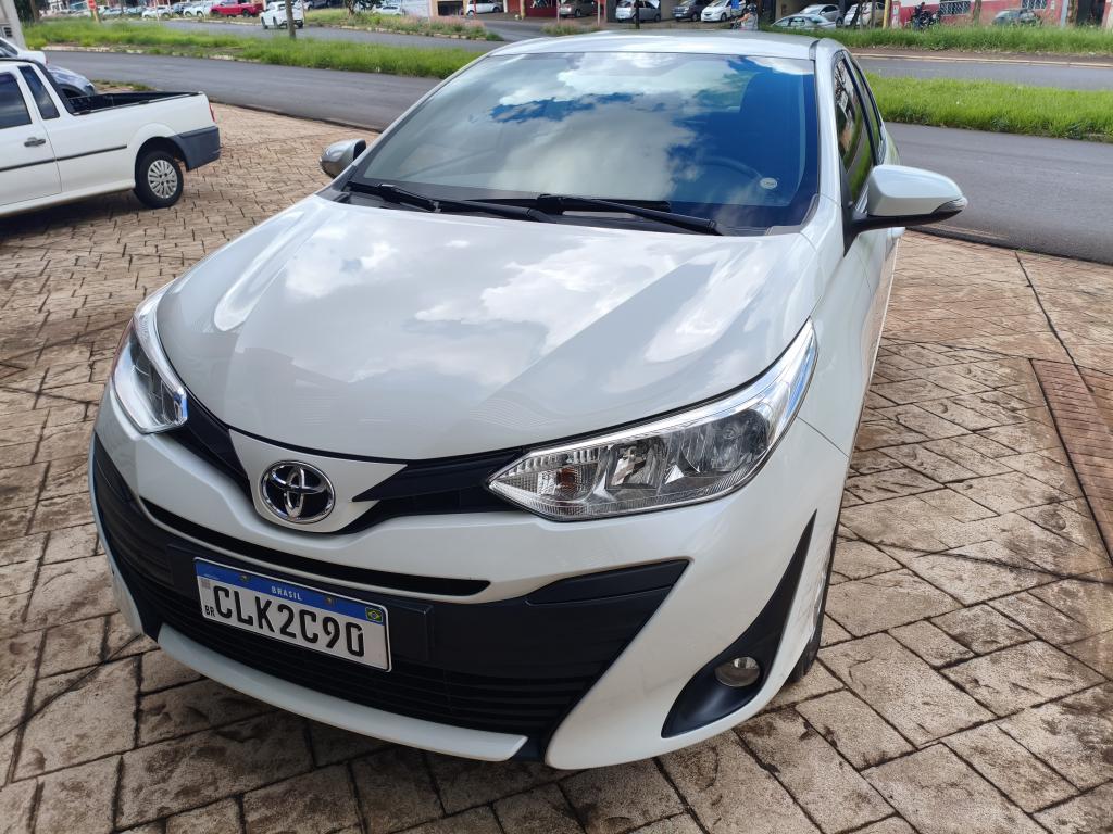 TOYOTA Yaris Sedan - Foto
