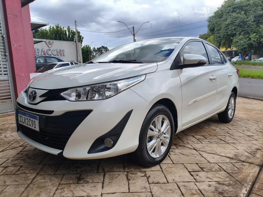 TOYOTA Yaris Sedan - Foto