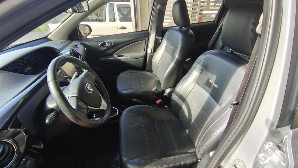 TOYOTA Yaris Sedan - Foto
