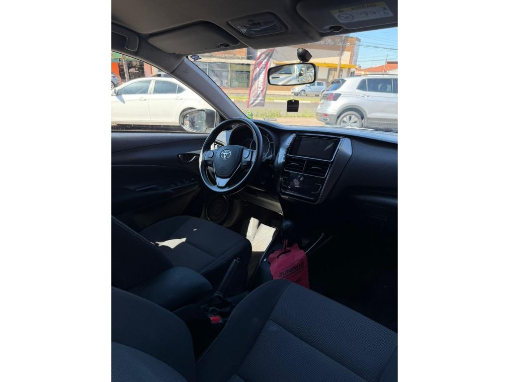 TOYOTA Yaris Sedan - Foto