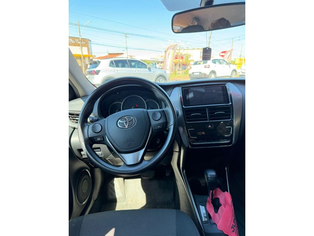 TOYOTA Yaris Sedan - Foto